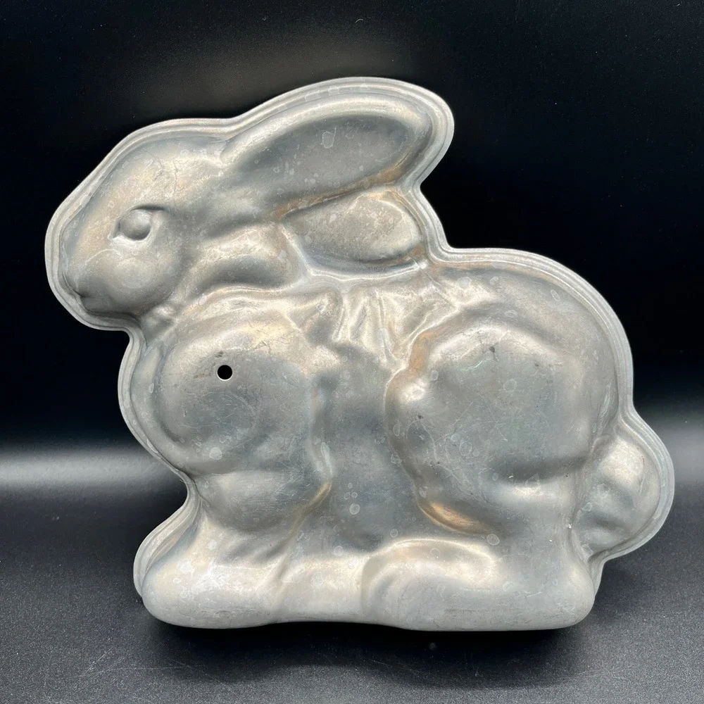 Vtg Decorative Aluminum Bunny Rabbit Cake Pan‎ Easter Spring Mold 8.5